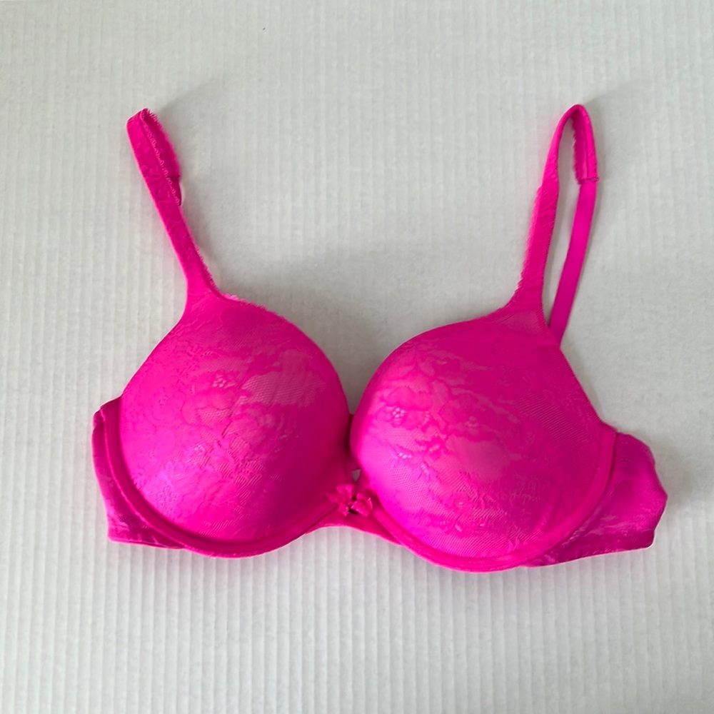 Women’s Victoria Secret, Body By Victoria, Pink Lace Push-Up Bra, Size 36 D